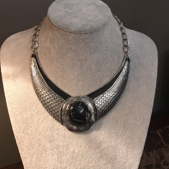 🆕 Gorgeous necklace and earrings set. - Picture 3 of 11